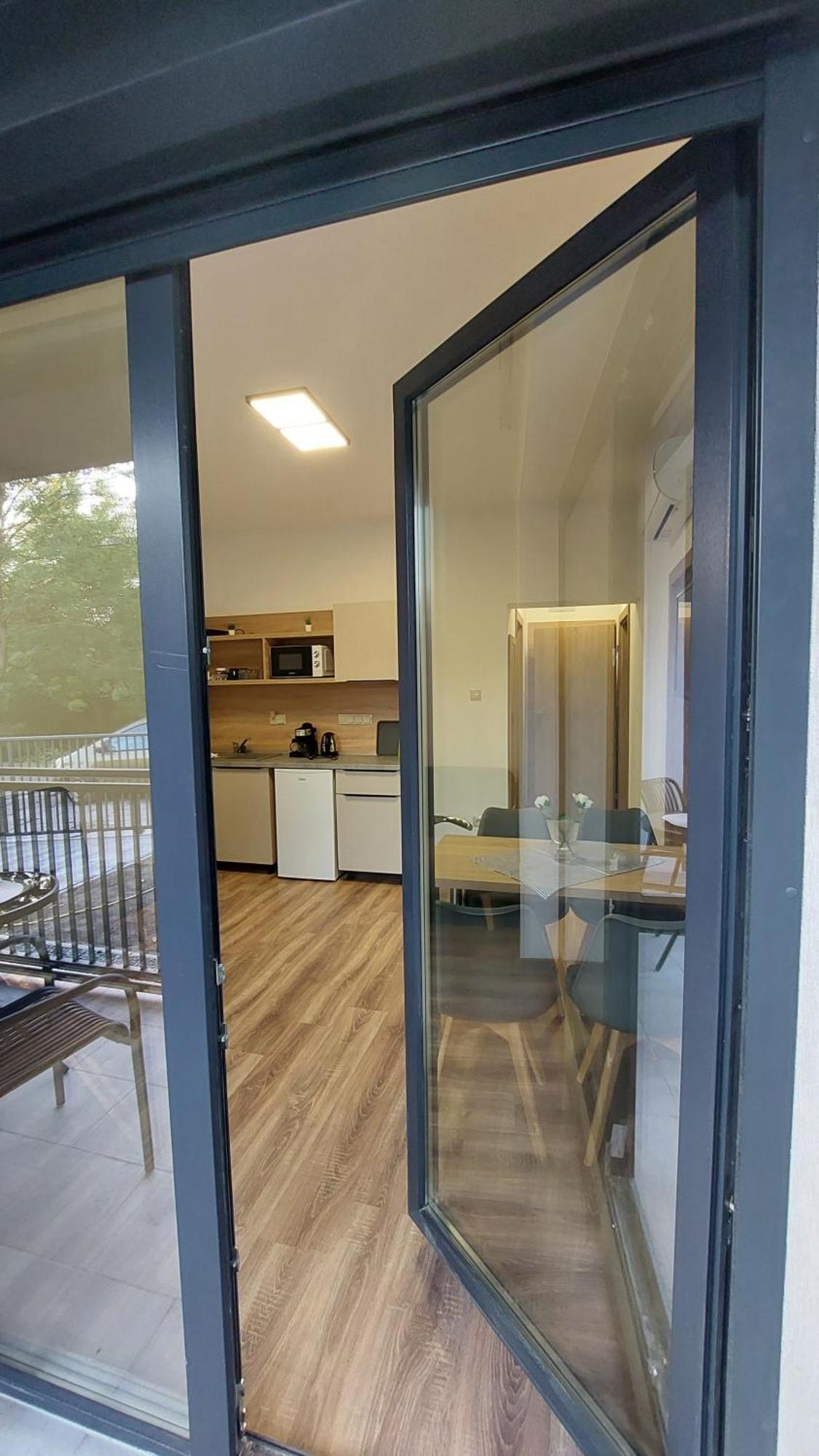 Csaladi Kikoeto Apartman Дьюла Экстерьер фото