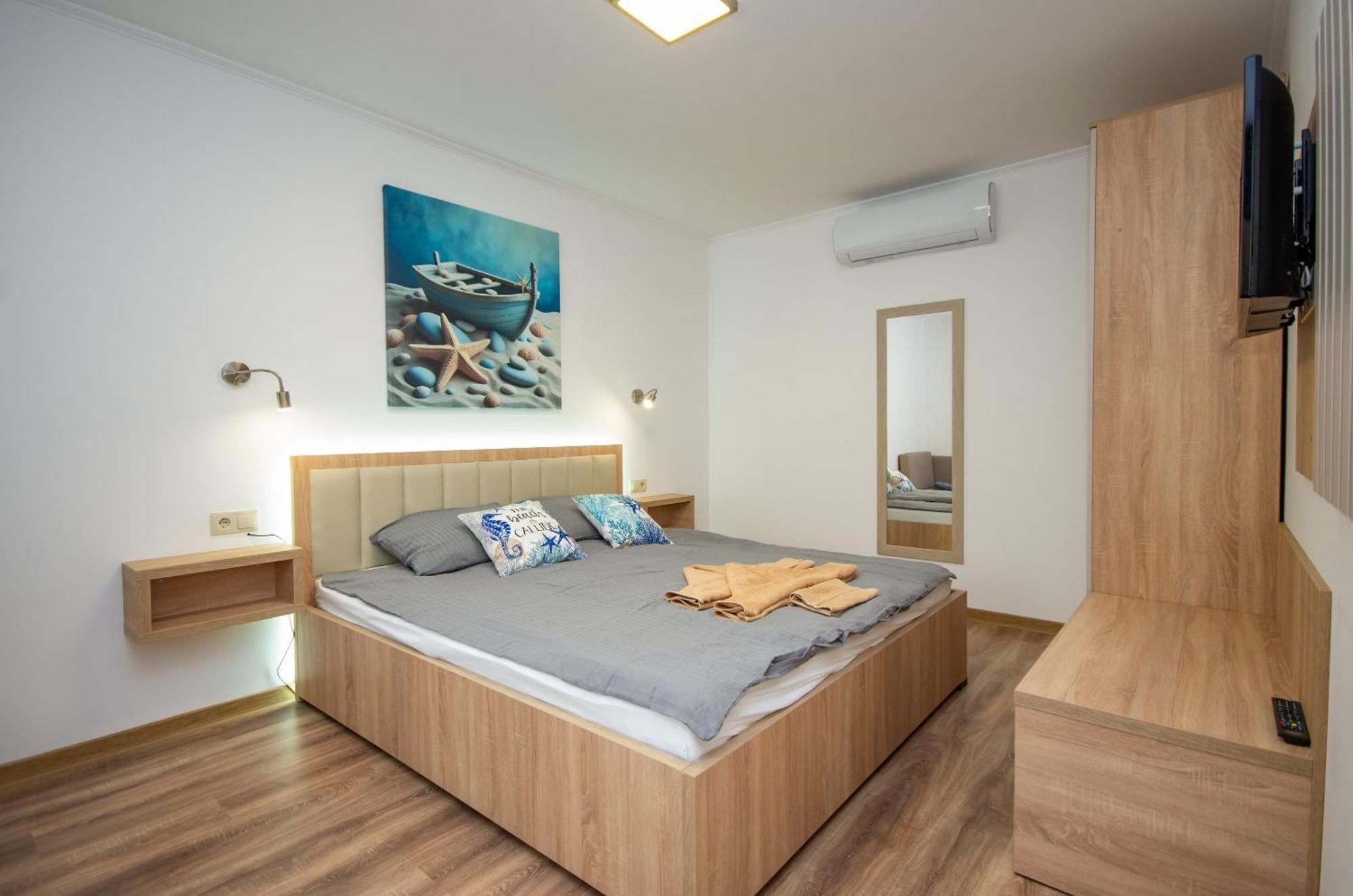 Csaladi Kikoeto Apartman Дьюла Экстерьер фото
