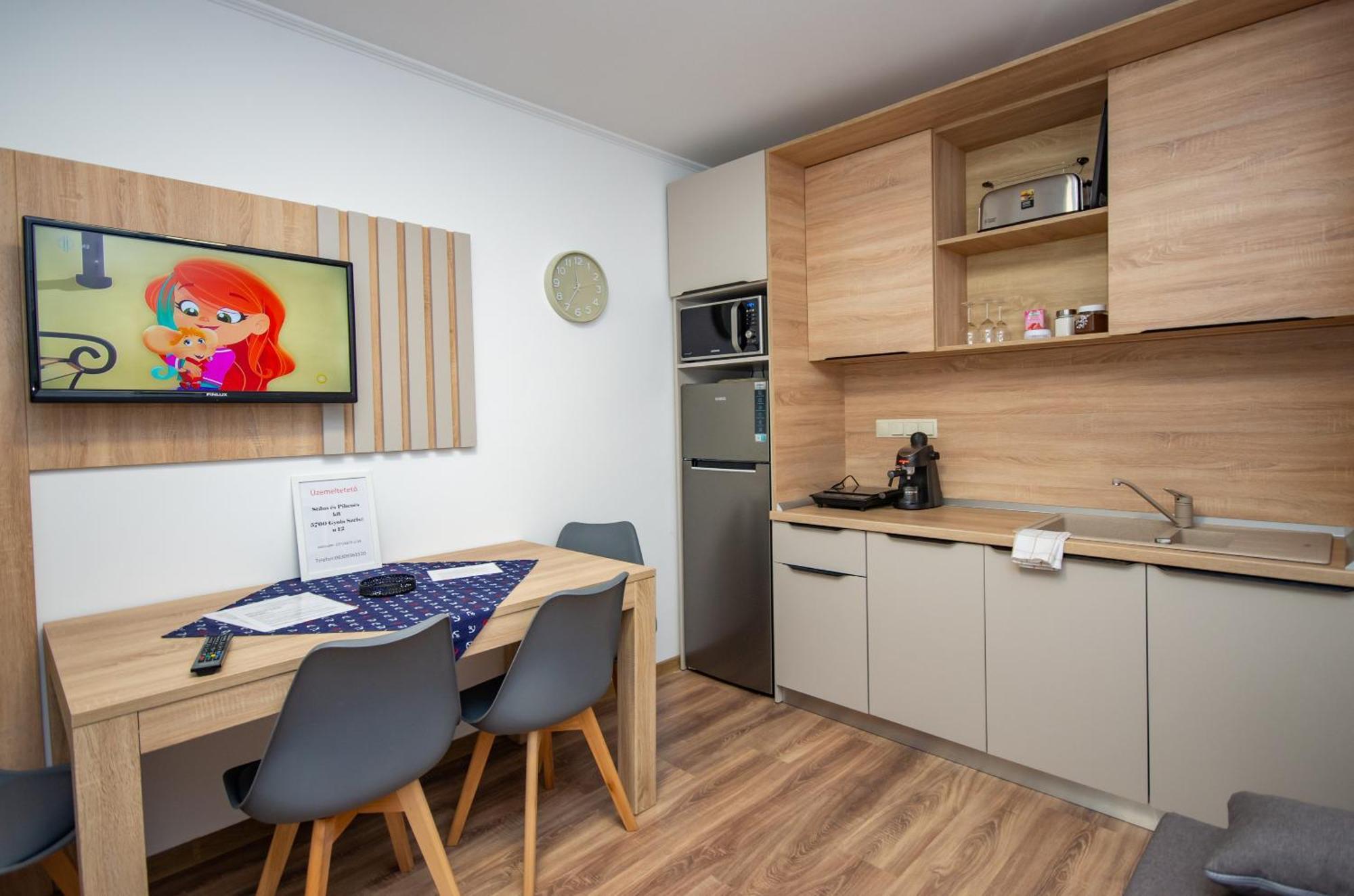 Csaladi Kikoeto Apartman Дьюла Экстерьер фото