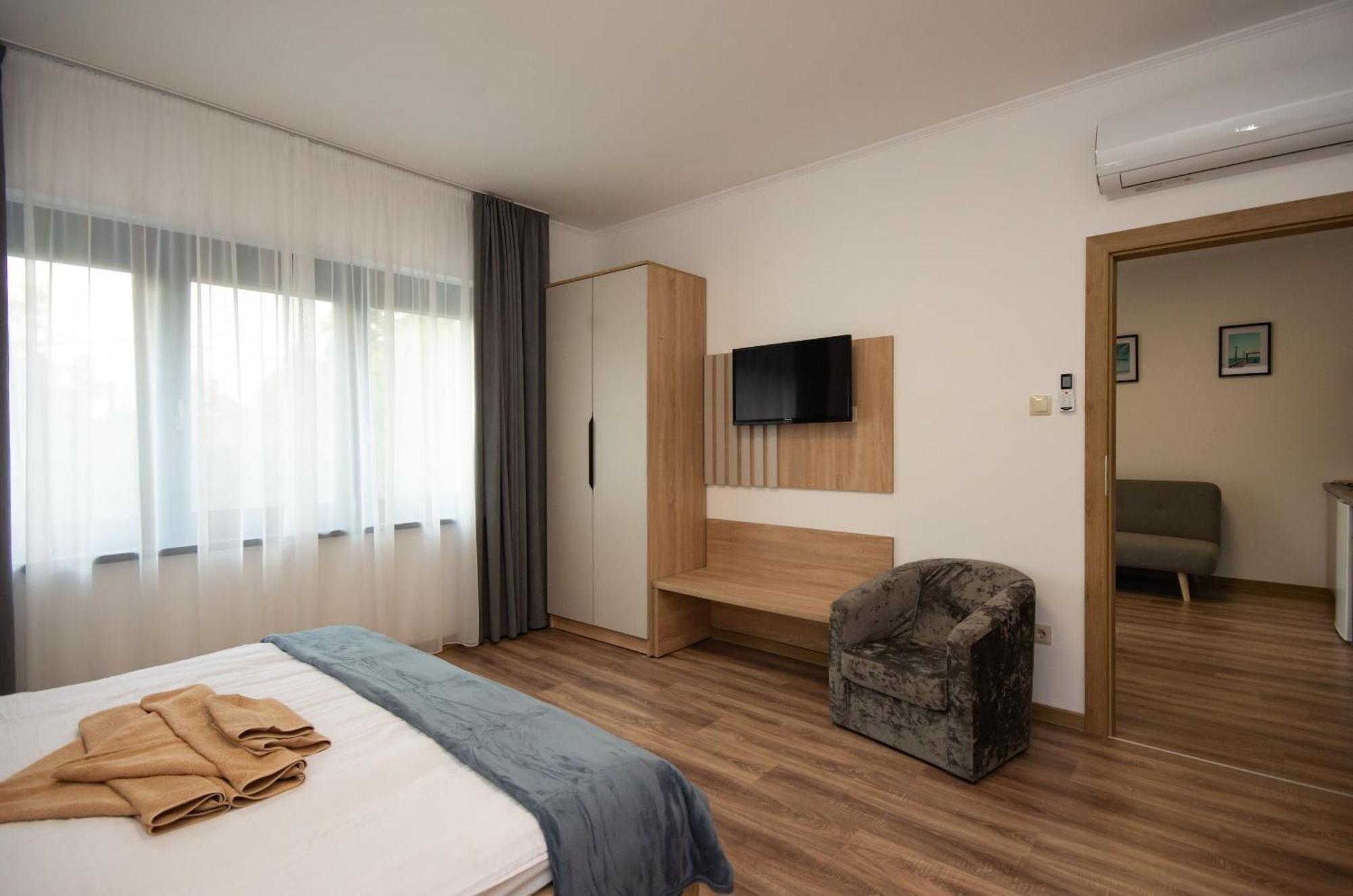 Csaladi Kikoeto Apartman Дьюла Экстерьер фото