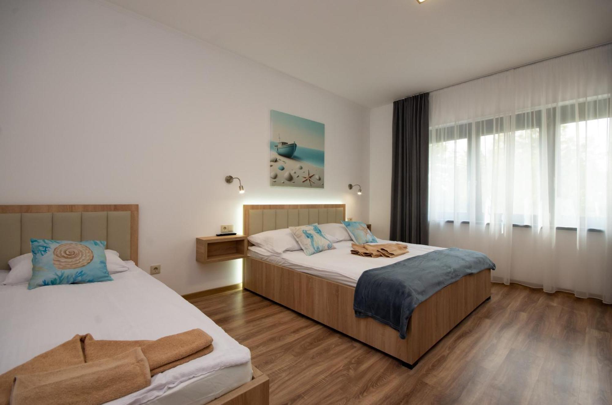 Csaladi Kikoeto Apartman Дьюла Экстерьер фото