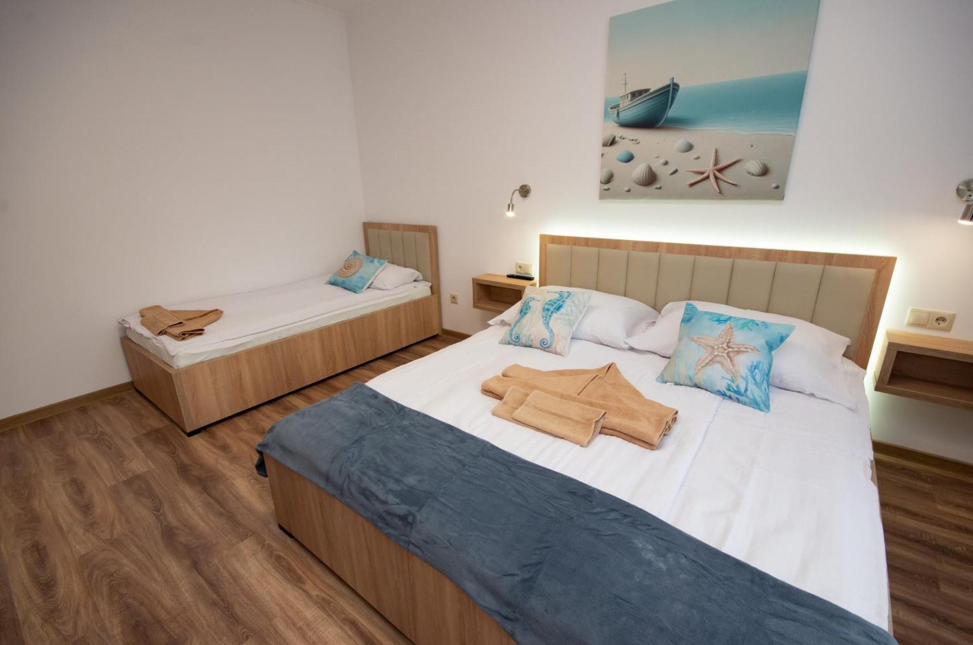 Csaladi Kikoeto Apartman Дьюла Экстерьер фото