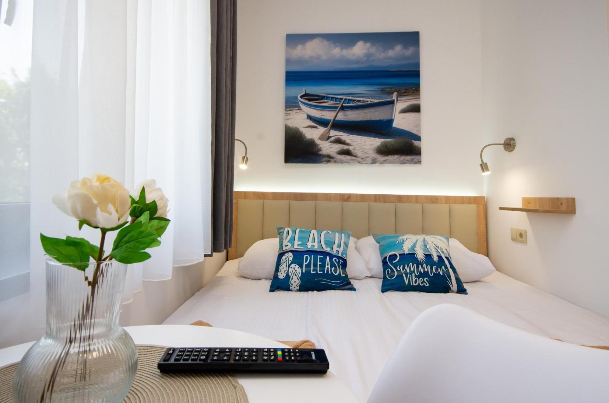Csaladi Kikoeto Apartman Дьюла Экстерьер фото