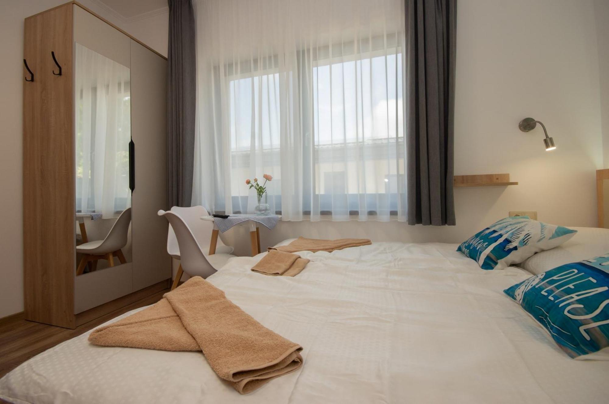 Csaladi Kikoeto Apartman Дьюла Экстерьер фото