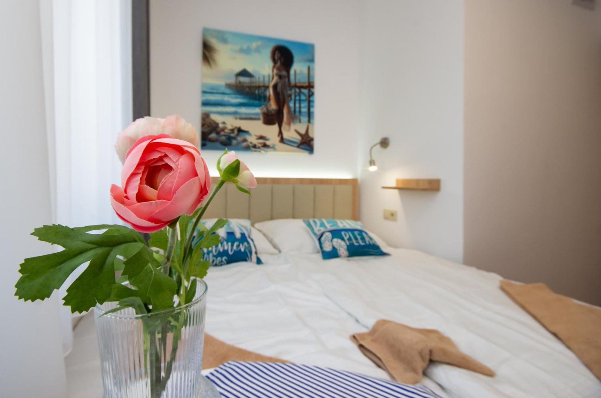 Csaladi Kikoeto Apartman Дьюла Экстерьер фото