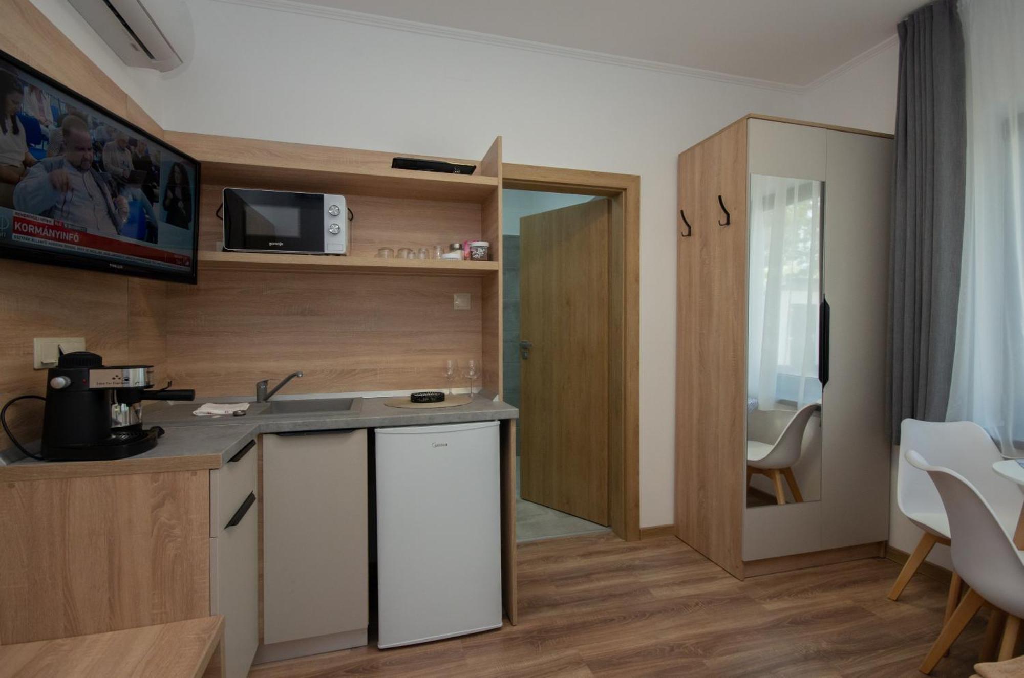 Csaladi Kikoeto Apartman Дьюла Экстерьер фото