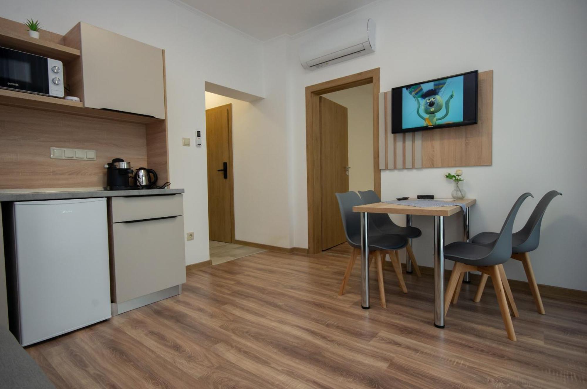 Csaladi Kikoeto Apartman Дьюла Экстерьер фото