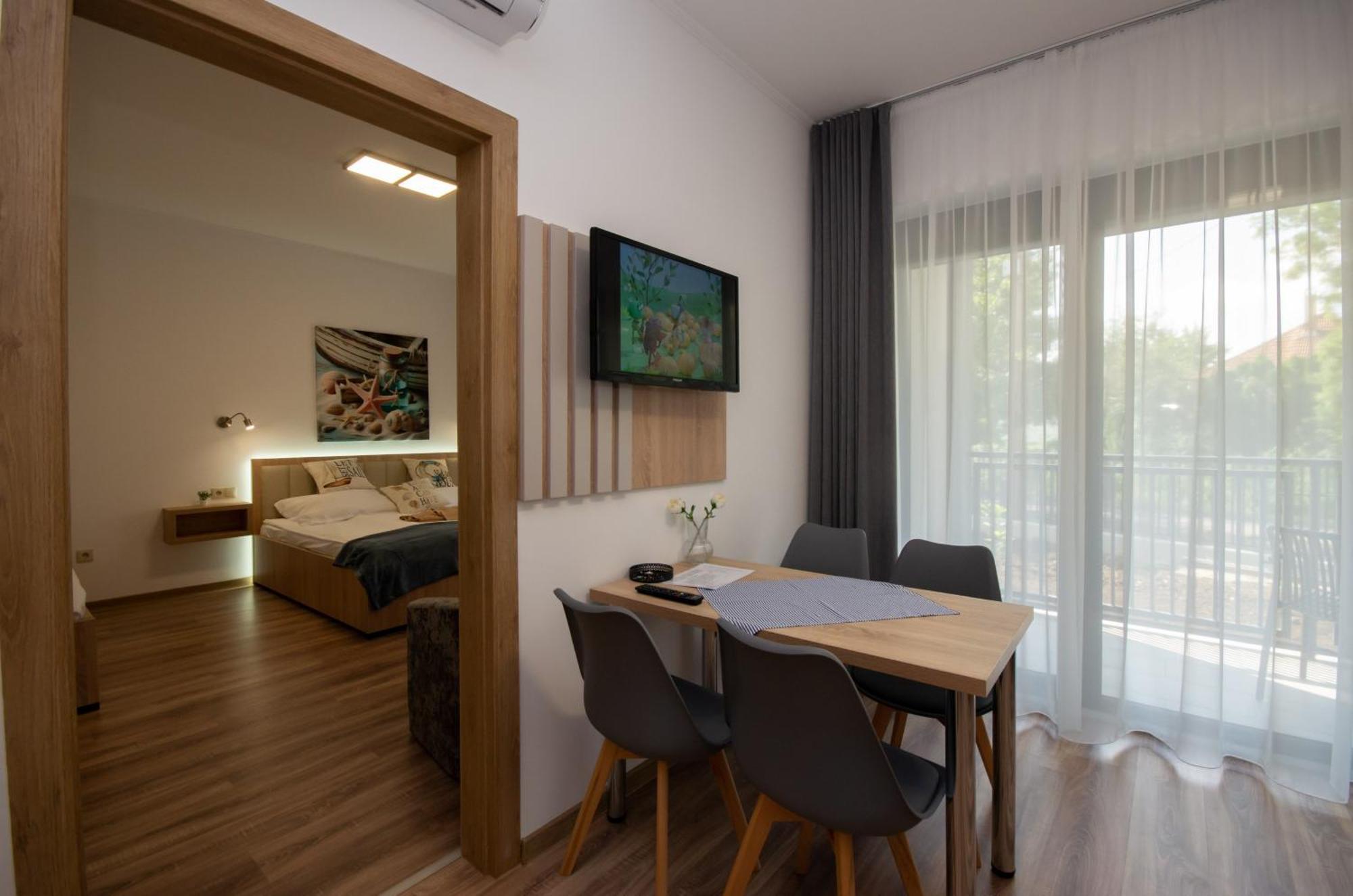 Csaladi Kikoeto Apartman Дьюла Экстерьер фото