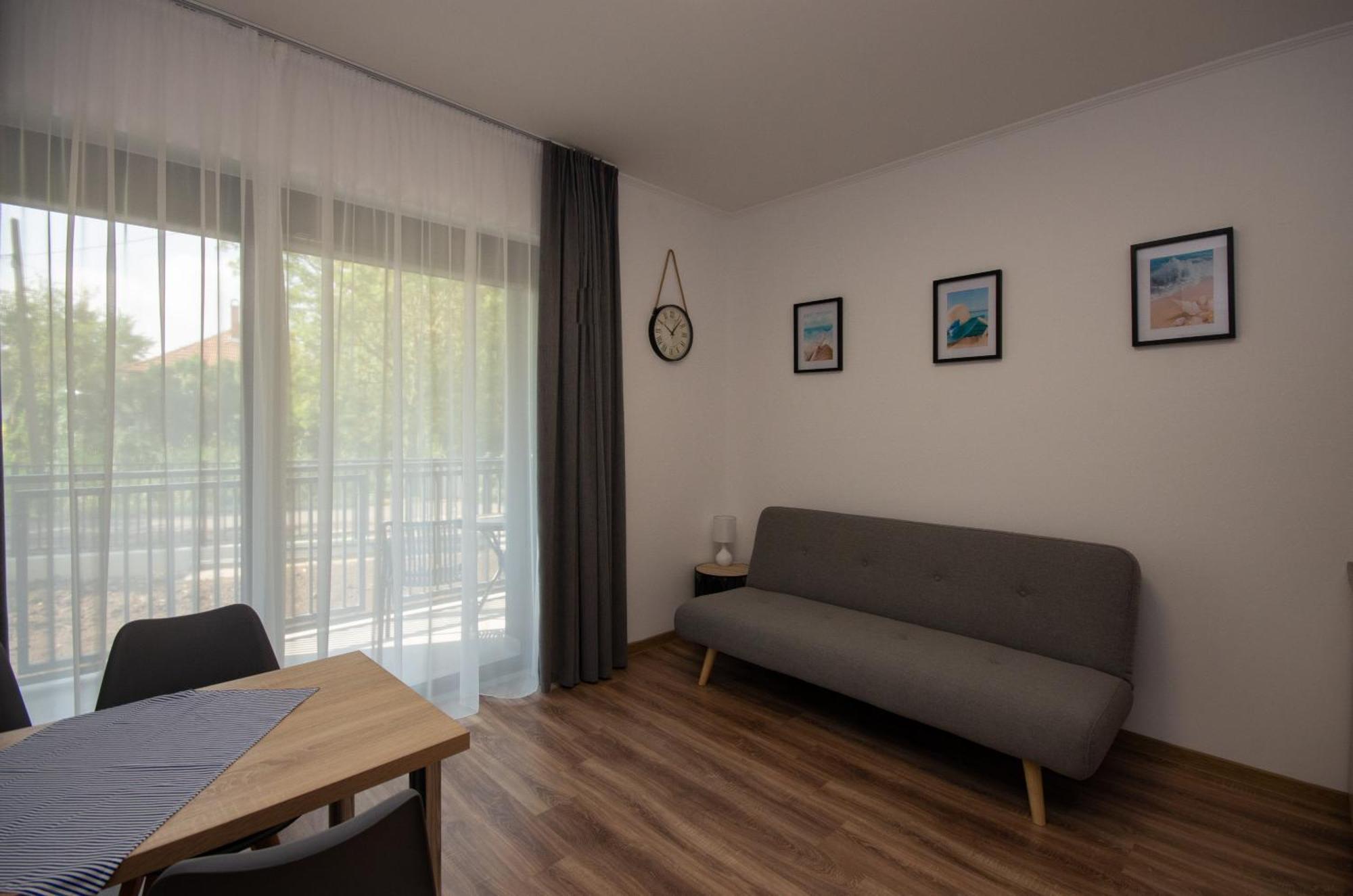 Csaladi Kikoeto Apartman Дьюла Экстерьер фото