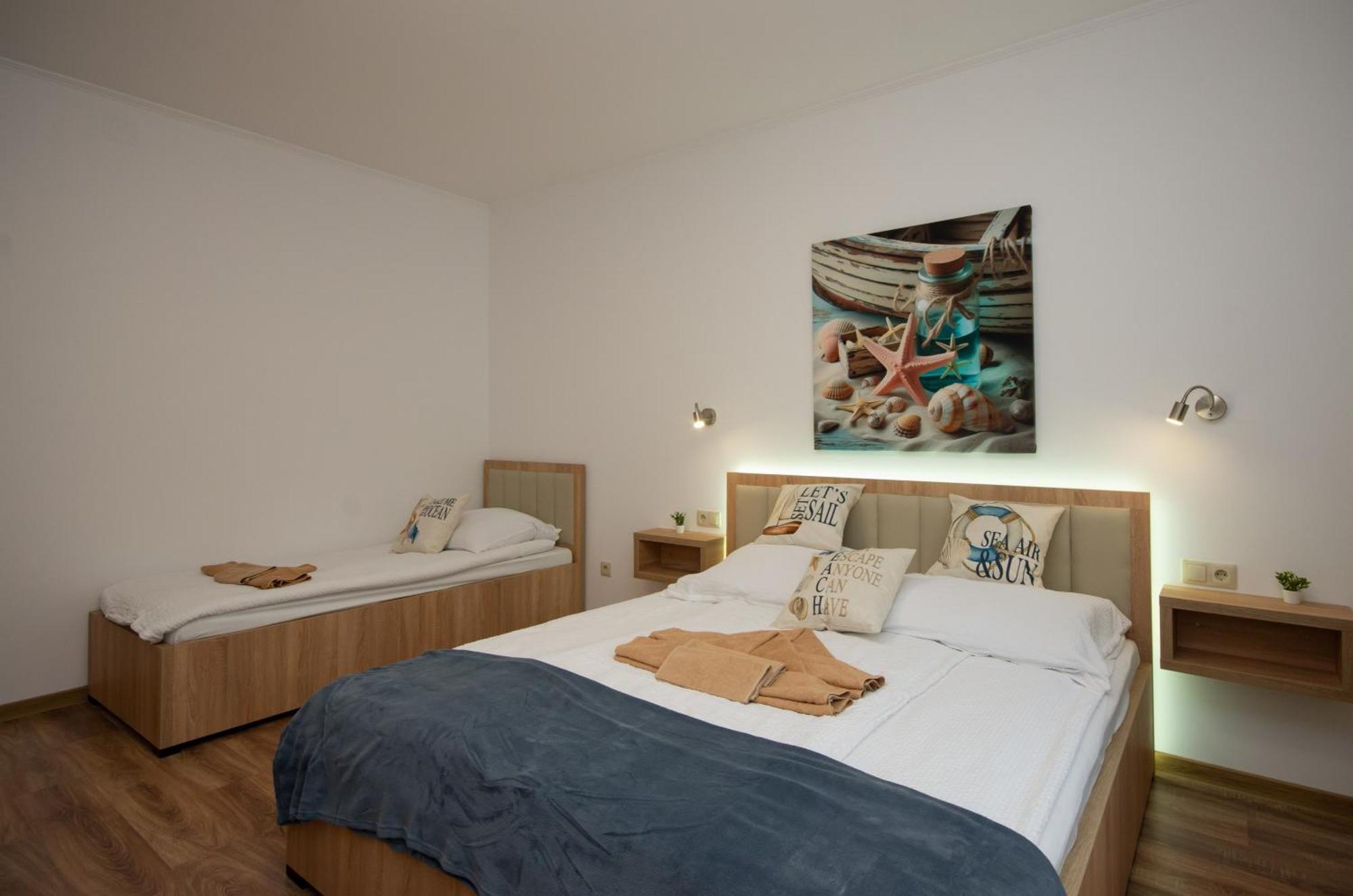 Csaladi Kikoeto Apartman Дьюла Экстерьер фото